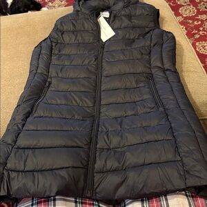 Modern Bubble Brand Size Medium Black Puffer Vest New (TD)